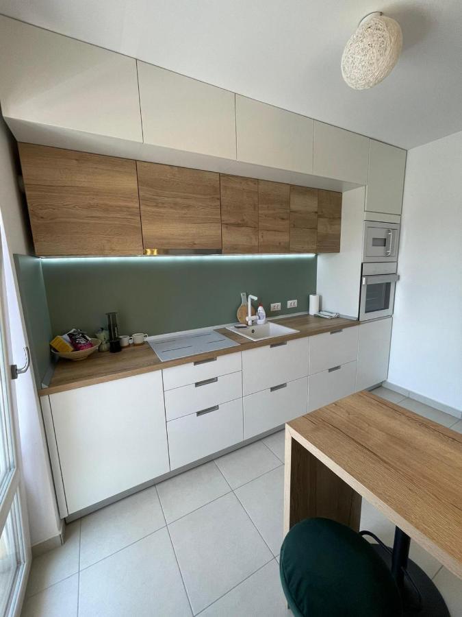 Lara 65 - Cozy & Modern Apartment @ Conest Jászvásár Kültér fotó