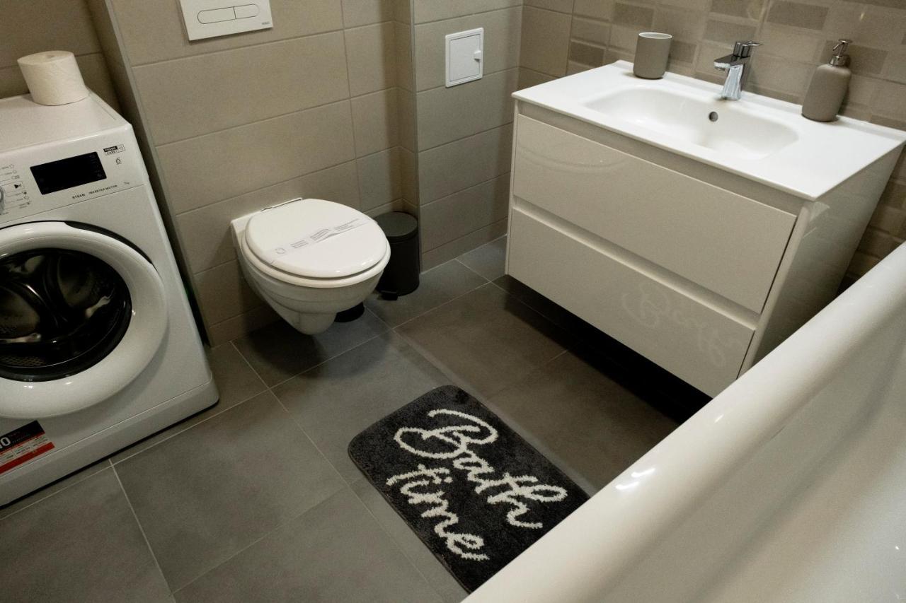 Lara 65 - Cozy & Modern Apartment @ Conest Jászvásár Kültér fotó